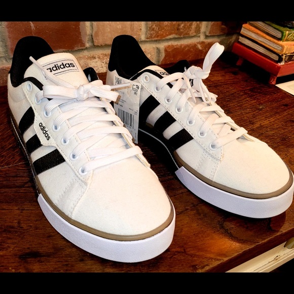 Brand new adidas mens shoe size 8.5 never worn - Picture 3 of 4